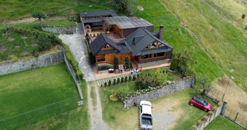 Vacaciones en Cuenca, quédate en Picota Cucho una encantadora quinta VIP con jacuzzi, turco, zona BBQ a 10km del centro de la ciudad - 20 huéspedes - 3 habitaciones
