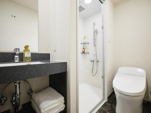 Standard Twin Room with Extra Bed image 2