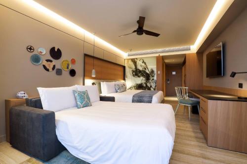 room detail thumbnail 2