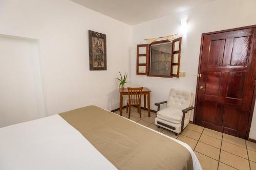 Studio Apartment image 10