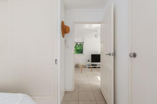 La Verdure - An Intimate Beachside Getaway - image 10