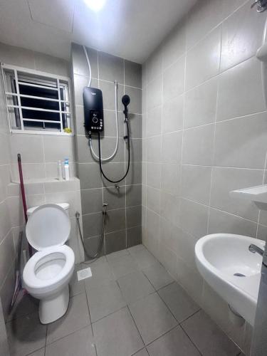 QaisaraHomestay near splashmania KLIA PICC & cyber - image 13