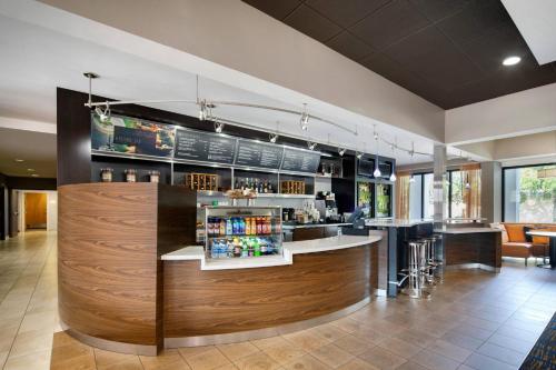 Bar/Lounge, Courtyard by Marriott Dallas Addison/Midway in Galleria