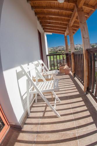Balkons/terase, Lania Royal Oak House by TrulyCyprus in Laneia