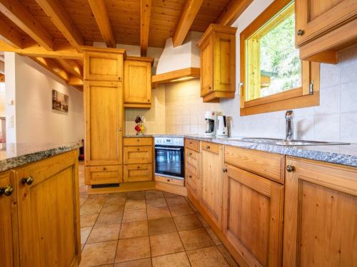 Кухня, Chalet in Veysonnaz with balcony in Нанда