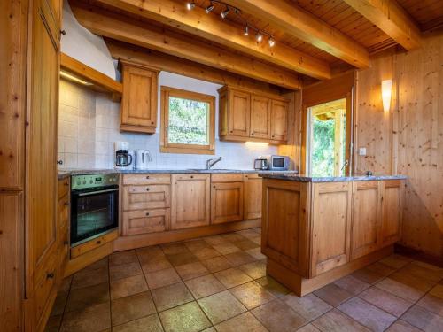 Кухня, Chalet in Veysonnaz with balcony in Нанда