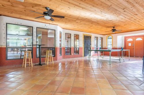 Happy Hours - Beautiful Quiet Comfortable Suite #3 Happy Hours - Beautiful Quiet Comfortable Suite #3