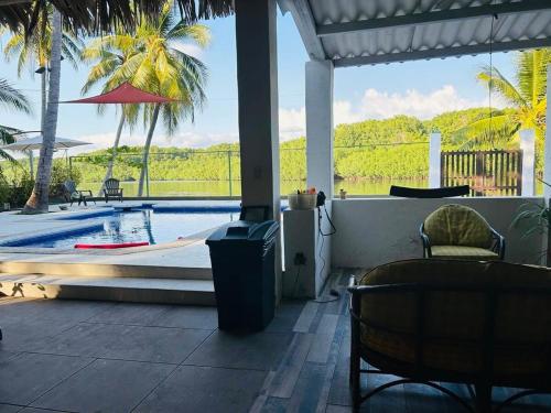 منظر, Estero View Beach House in Barra De Santiago