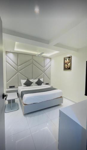 Hotel Skyland – Ahmedabad, TN