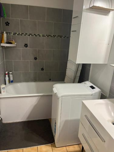 Ванна кімната, Appartement familial à Sarcelles de 81 m², proche commodités (Appartement familial a Sarcelles de 81 m², proche commodites) in Сарсель