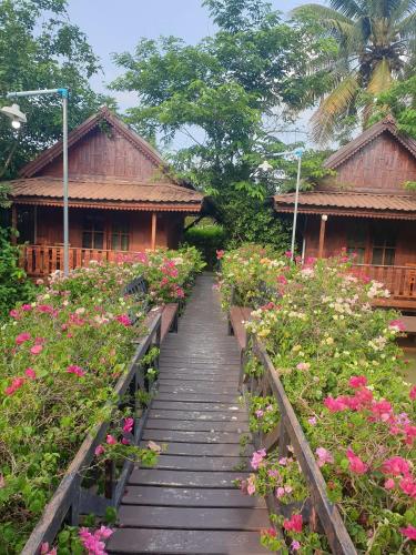 Kumvara Huen Thai