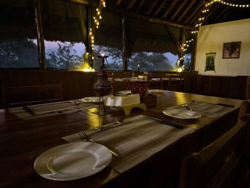 Ravintola, Bwana Tembo Safari Camp in Paraa