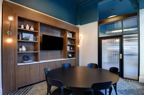 Courtyard by Marriott Cincinnati Downtown - image 12