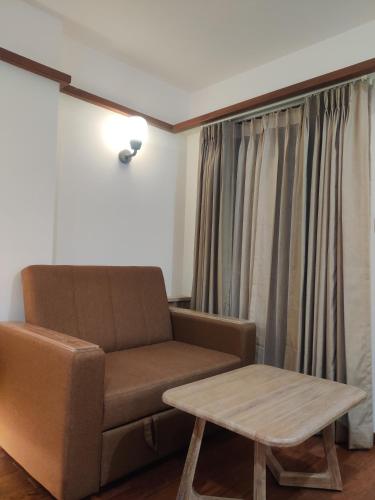 Standard King Room image 2