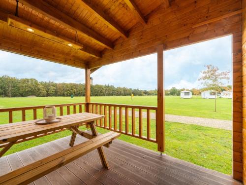 Erkély/terasz, Chalet in Brabant near Nature Reserves in Valkenswaard