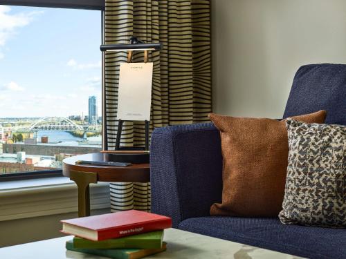 Deluxe One-Bedroom King Suite with City View