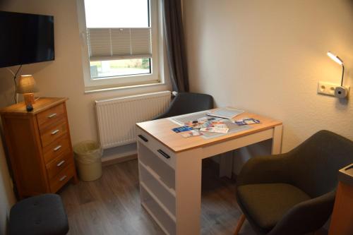 Small Double Room image 4