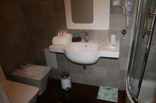 One-Bedroom Apartment - Separate Building image 9