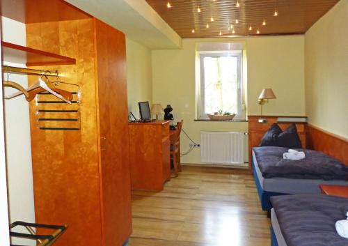 Double Room with Shared Bathroom room in Messe-Zimmer TuS-Treff