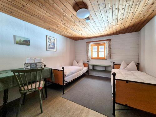 2 twin beds