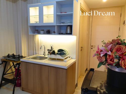 Kitchen, Luci Dream Benson Apartment at Supermal Pakuwon near Food Junction