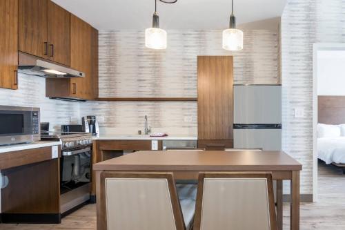 Residence Inn by Marriott San Jose North/Silicon Valley - image 3