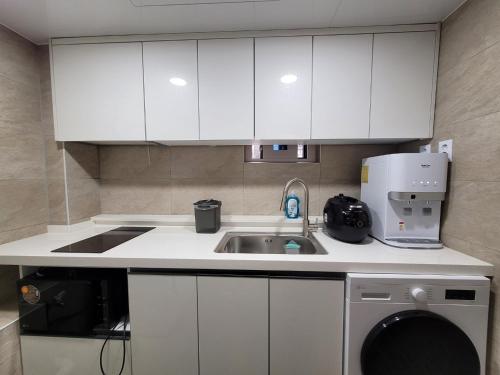 Kitchen, Forest R in Guro