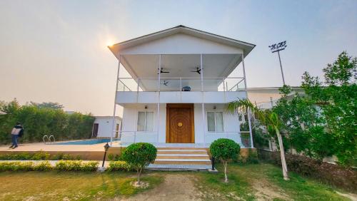 VacationBuddy Elysian Farm with Pool Noida, Noida