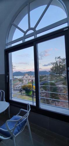 발코니/테라스, 하이 퀄리티 오션뷰 하우스 (High-Quality House Ocean view) in 용남면