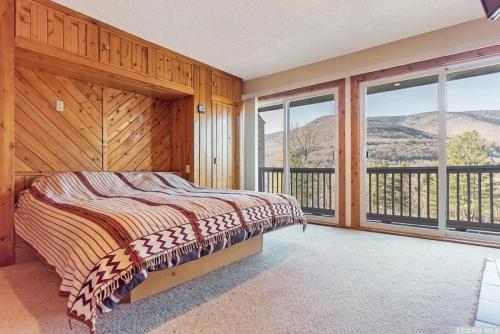 SPECTACULAR CATSKILLS 4 BEDROOM VACATION OASIS- Gorgeous Hunter Mountain Views! detail