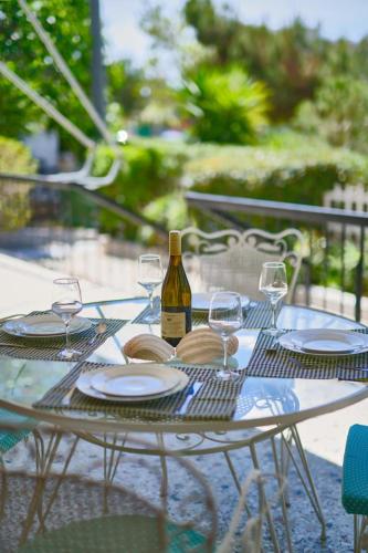 Elegant family apartment with marvelous garden 1