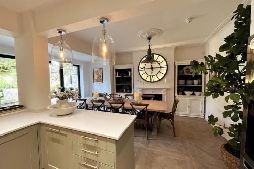 Stunning Town House in City Centre- Free Parking!, Bath