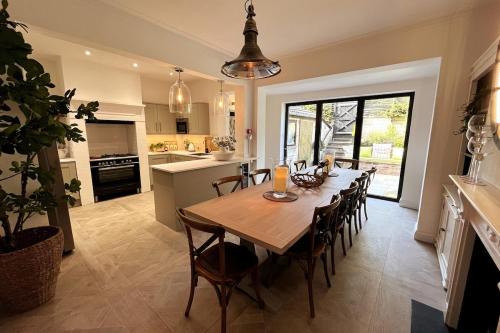 Stunning Town House in City Centre- Free Parking!, Bath (photo 6)
