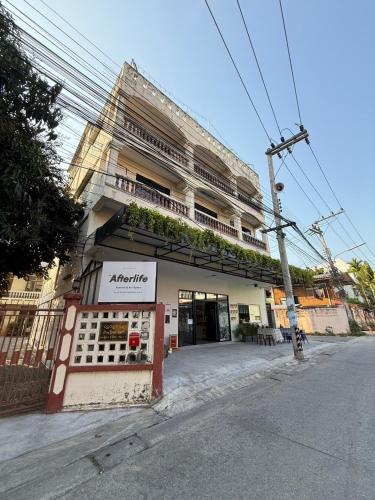 The Afterlife Poshtel & Art Space - 출입구