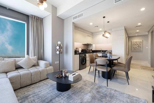 Modern 3-Bedroom Apartment with Breathtaking City Views, Dubai (photo 5)
