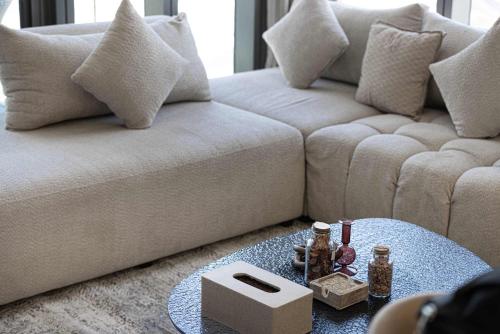 Modern 3-Bedroom Apartment with Breathtaking City Views, Dubai (photo 4)