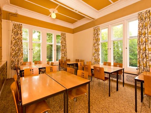 YHA Haworth - Partner