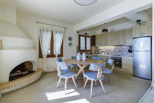 Konyha, Aigaio pool Villa, gaze the sunset over the Aegean sea in Loutraki Skopelos