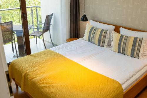 Standard Double Room with Kitchenette image 9
