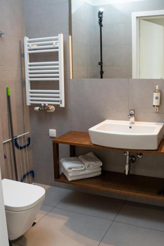 Double Room with Balcony image 6