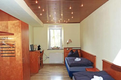 2 twin beds