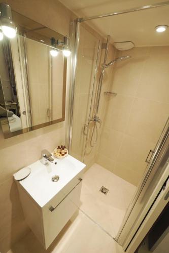 Palais royal apartment - image 3