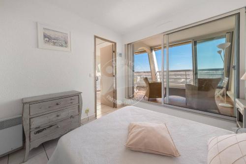 AS9836 - P2 dans une residence sur la plage avec belle vue sur le chenal et parking prive in Le Grau-du-Roi