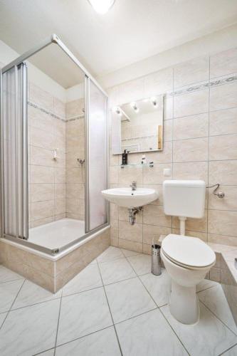 One-Bedroom Apartment to Sea Front