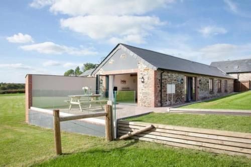 Combined Let for Farmhouse and Two Barns in Ashwater