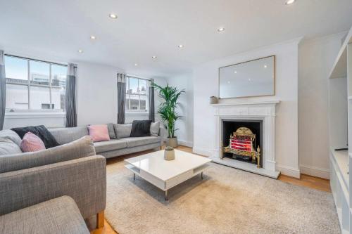 2-Bed Fitzrovia Flat Near Oxford Circus - Sleeps 4, Лондон