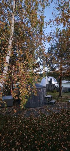 露天浴池, Rojus dviems in 因圖爾克