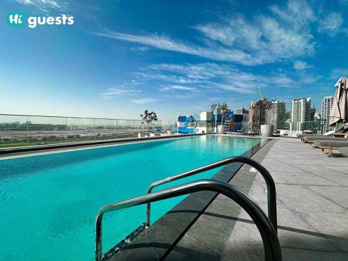 Stylish 1BR Retreat with Modern Interiors in Dubai - image 11
