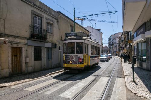 Happy Stay Lisbon - Suite with a view private terrace & AC - image 13