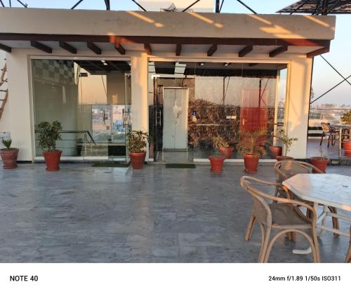 hotel Elites Residency in city center  iqbal town - image 5